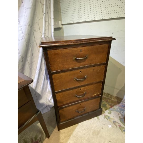 379 - Victorian mahogany 4 drawer chest (93H 56W 64D cm)