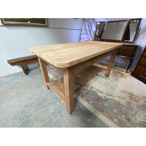 381 - Good quality pine kitchen table (76h x 148w x 79h cm)