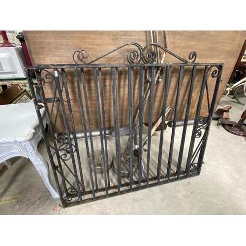 401 - Pair of metal garden gates (125 x 111 cm each)