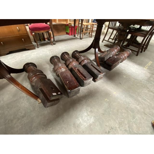 407 - 6 Mahogany table legs (75H cm)