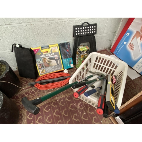 435 - Spirit level, Earlex heat gun kit, folding step, Woolworths car vac, gardening tools etc