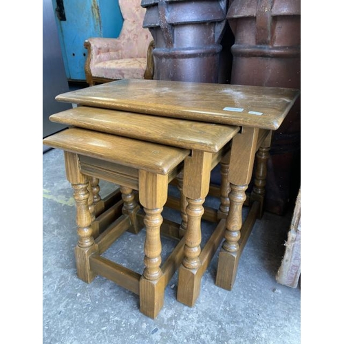 442 - Old Charm oak nest of 3 tables