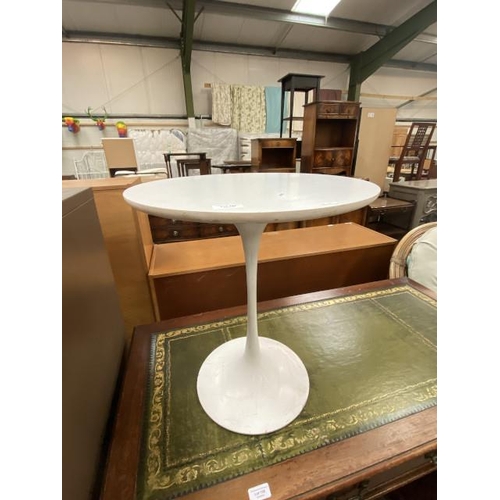 157 - Mid 20th century tulip occasional table by Arkana (52H 45DIAM cm)