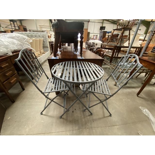 187 - Folding metal garden table (74H 60DIAM cm) & 2 chairs