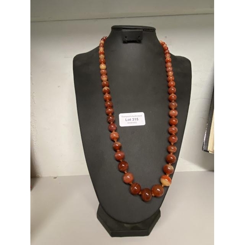 315 - Graduated agate/carnelian hardstone bead necklace