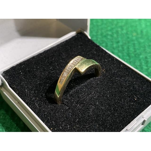 9ct Gold baguette cut diamond ring (Size Q)