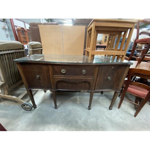 64 - Georgian mahogany style sideboard (92H 153W 57D cm)