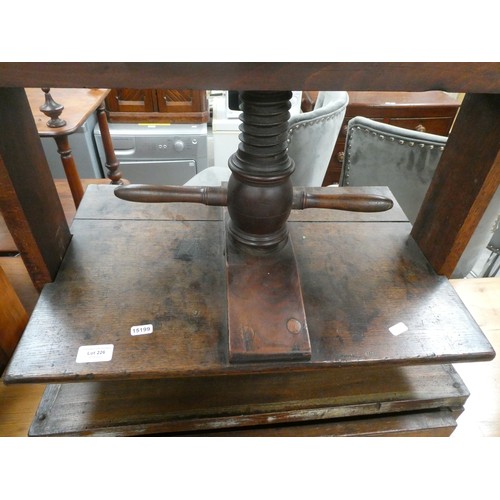 226 - Georgian mahogany book press (60H 62W 39D cm)