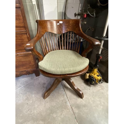 108 - Swivel oak captains chair (64W cm)