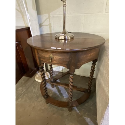 128 - Oak barley twist drop leaf table (77H 77DIAM cm)