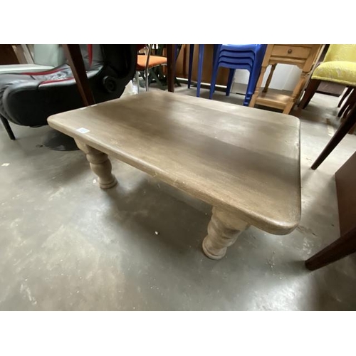 29 - Pine coffee table (34H 76W 60D cm)