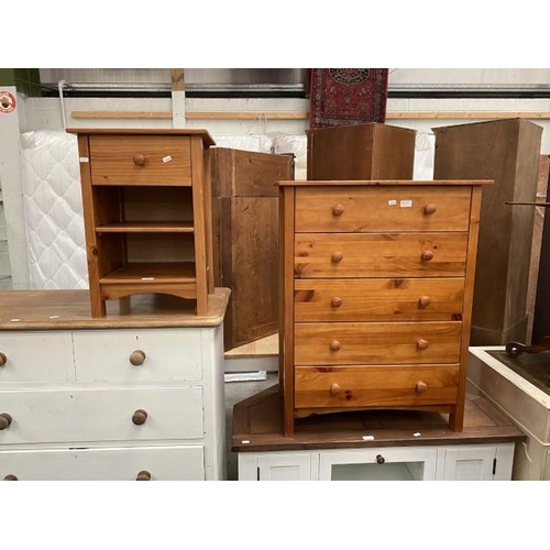 39 - Pine single drawer bedside cabinet (61H 43W 40D cm) & pine 5 drawer chest (94W 72W 41D cm)