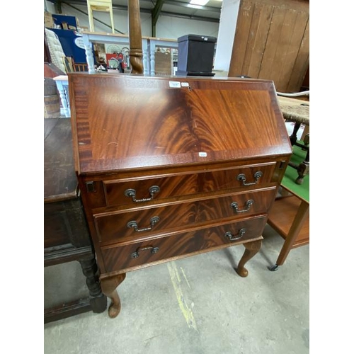 98 - Mahogany bureau (101H 75W 42D cm)