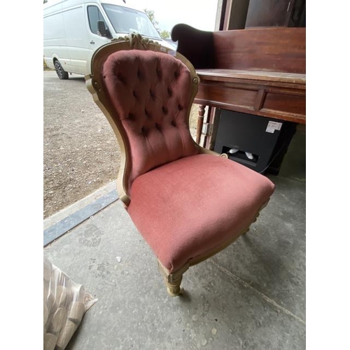 218 - Upholstered button back ladies chair (61w cm)