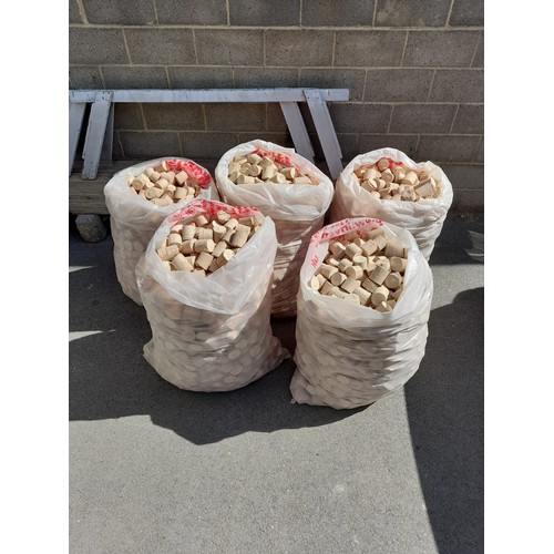 523 - Half a ton of pine mix Killinghall briquettes (free delivery by vendor within 10 miles of sale room)