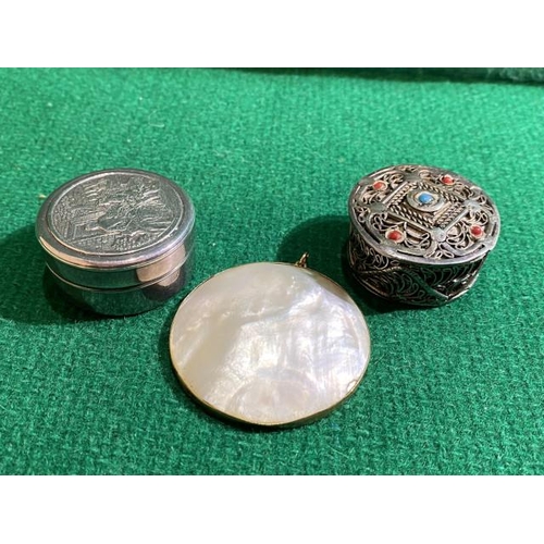 Argento Phile Lille white metal pillbox, Celtic design pillbox & pearl/shell pendant