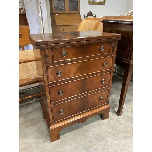 101 - Mahogany bachelors chest (80H 59W 35D cm)