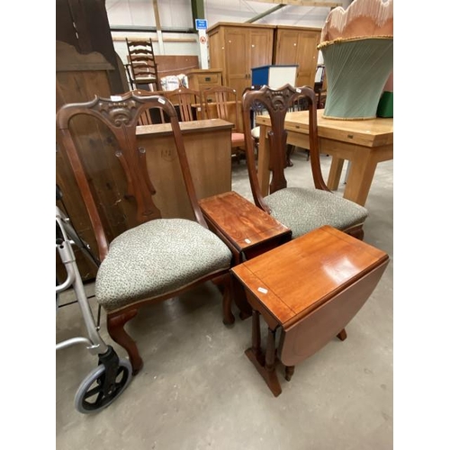 123 - Pair of mahogany upholstered side chairs & 2 mahogany drop leaf tables (49h x 90w x 48d cm)