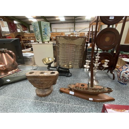 289 - Teak model sailing yacht table lamp (needs rewiring) & carved challis