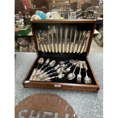 297 - Canteen of Viner's Limited 44 piece cutlery set