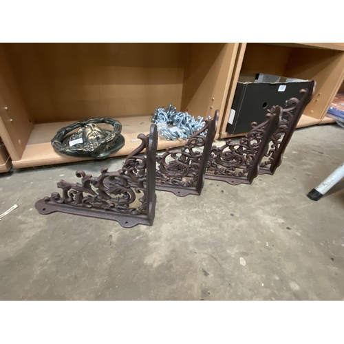 329 - 4 Cast wall brackets - rust