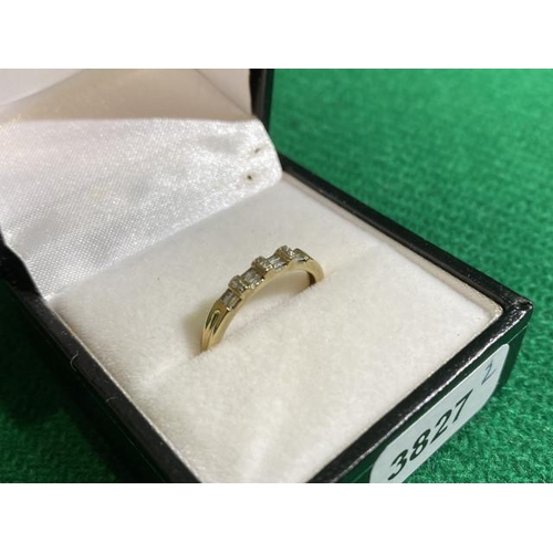 369 - 9ct gold baguette cut diamond ring (Size L)