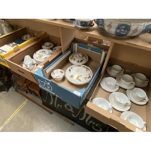 489 - Jolie cups & saucers (16 pieces), assorted Royal Worcester Royal Evesham inc. lidded tureens, gravy ... 