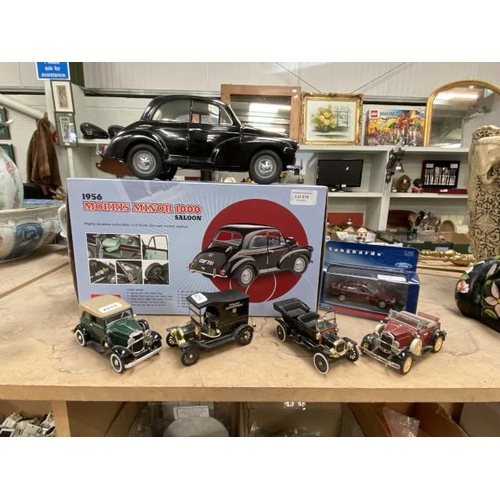 518 - Boxed Morris Minor & 5 cars