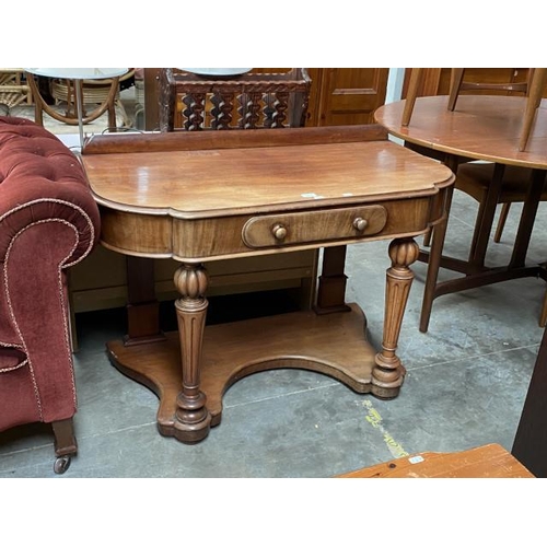 95 - Victorian mahogany dressing table (78H 109W 57D cm)