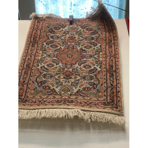 580 - Persian style rug 61x105cm