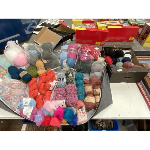 488 - Quantity of knitting yarn inc. Drops Alpaca, Drops Fabel, Sublime Arran Tweed, Patons Murino Cotton,... 