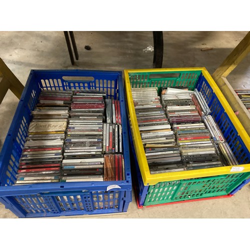 496 - Large quantity of assorted classical & operatic CDs etc