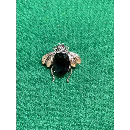 335 - Silver & amethyst bee brooch