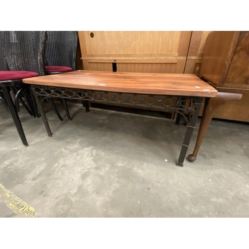 203 - Eastern hardwood coffee table with metal base (46H 111W 61D cm)