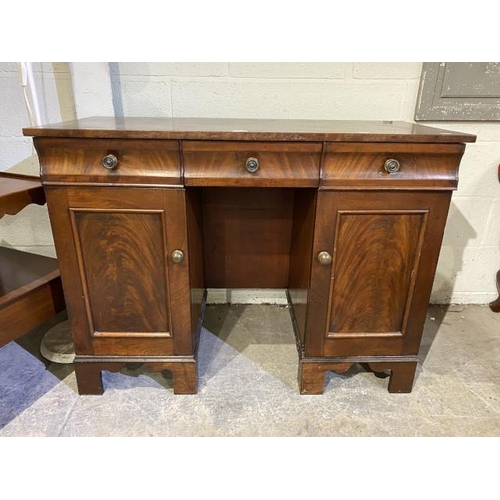 72 - 19th Century mahogany pedestal desk (85H 113W 49D cm)