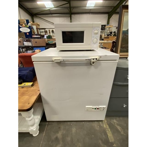 173 - Argos white microwave (26H 44W 33D cm) & Scandinova chest freezer (84H 73W 70D cm)