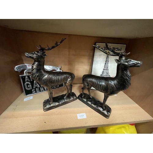 279 - 2 Deer figures