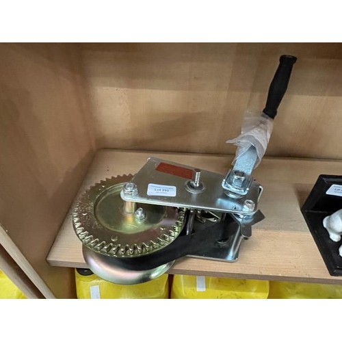 290 - Double gear strap winch