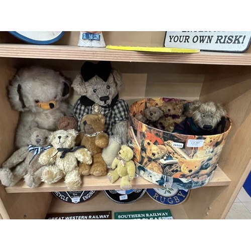 297 - 10 Teddy bears & Teddy bear hat box inc. Russ, Simply Soft collection, Merrythought etc