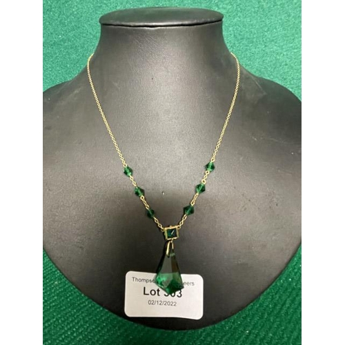 303 - Art Deco green glass necklace