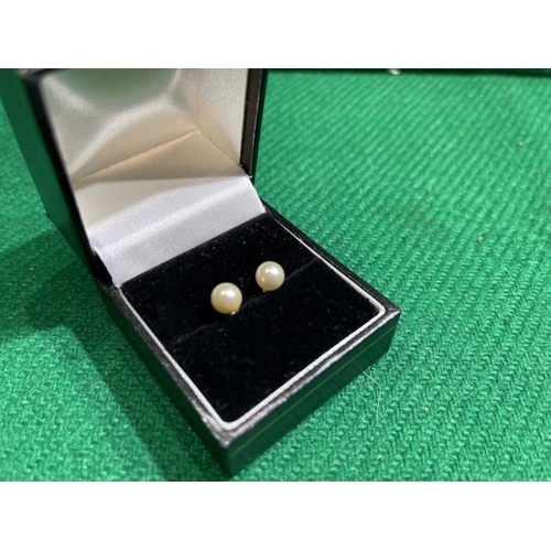 327 - 9ct Gold cultured pearl earrings