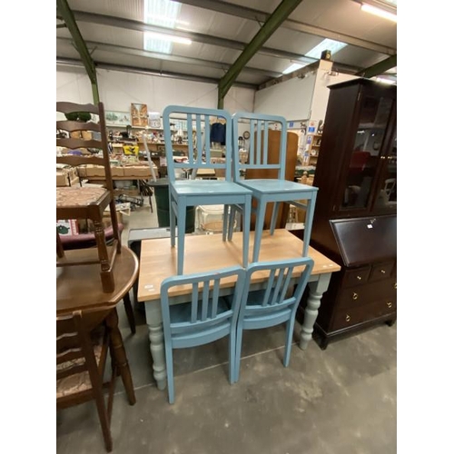 576 - Andy Thornton kitchen table (76H 120W 66D cm) & 4 chairs