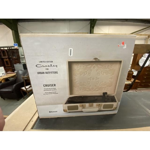 101 - Crosley cruiser portable record player with bluetooth speakers (NEW)