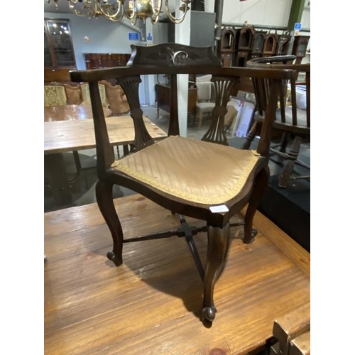 133 - Victorian mahogany corner chair (62W cm)