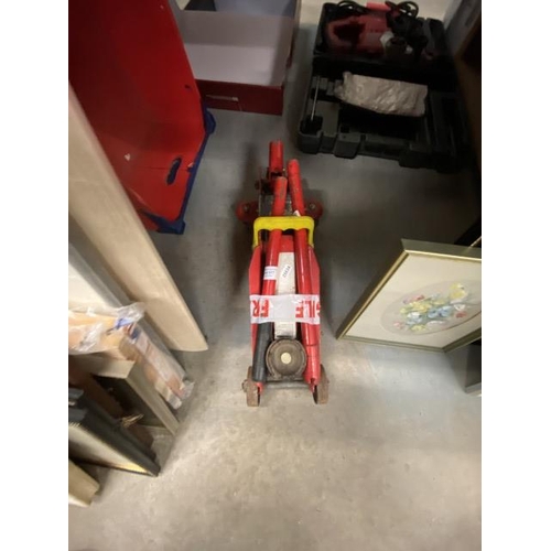 477 - 2 Ton trolley jack