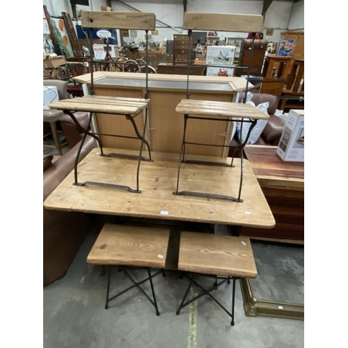 71 - Contemporary pine topped kitchen table (75H 120W 69D cm), 2 chairs & 2 stools