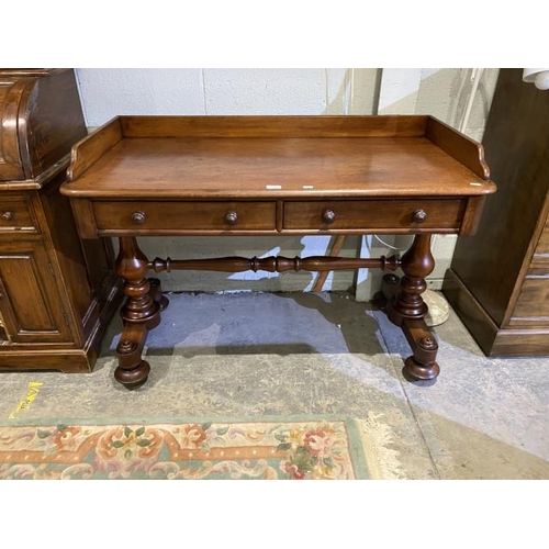 89 - Victorian mahogany wash stand (82H 116W 58D cm)