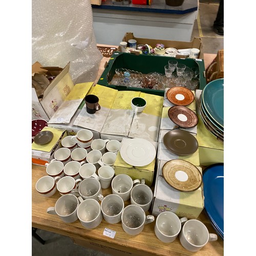 523 - Large quantity of ex shop stock Rak porcelain table wares inc. platters, cups & saucers, jugs etc