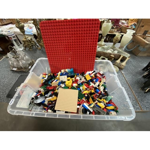 214 - Storage box of building blocks (mainly Lego)