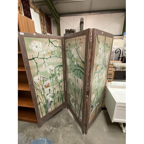 64 - Hand painted 3 fold dressing screen (165x207 cm) (loose panel to rear)